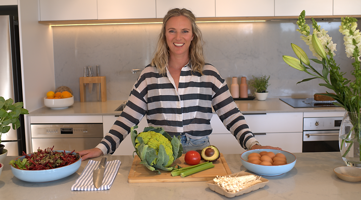 Davinia Goodes, Registered Nutritionist Auckland in her North Shore Nutrition Clinic. Women's health and family Nutritionist at Zesty Fox Nutrition, North Shore Auckland. Holistic Nutritionist specialising in weight loss, gut health, hormone health and children’s nutrition.